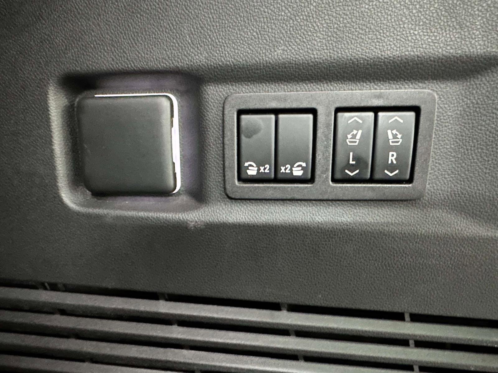 Used 2023 GMC Yukon Denali image 10