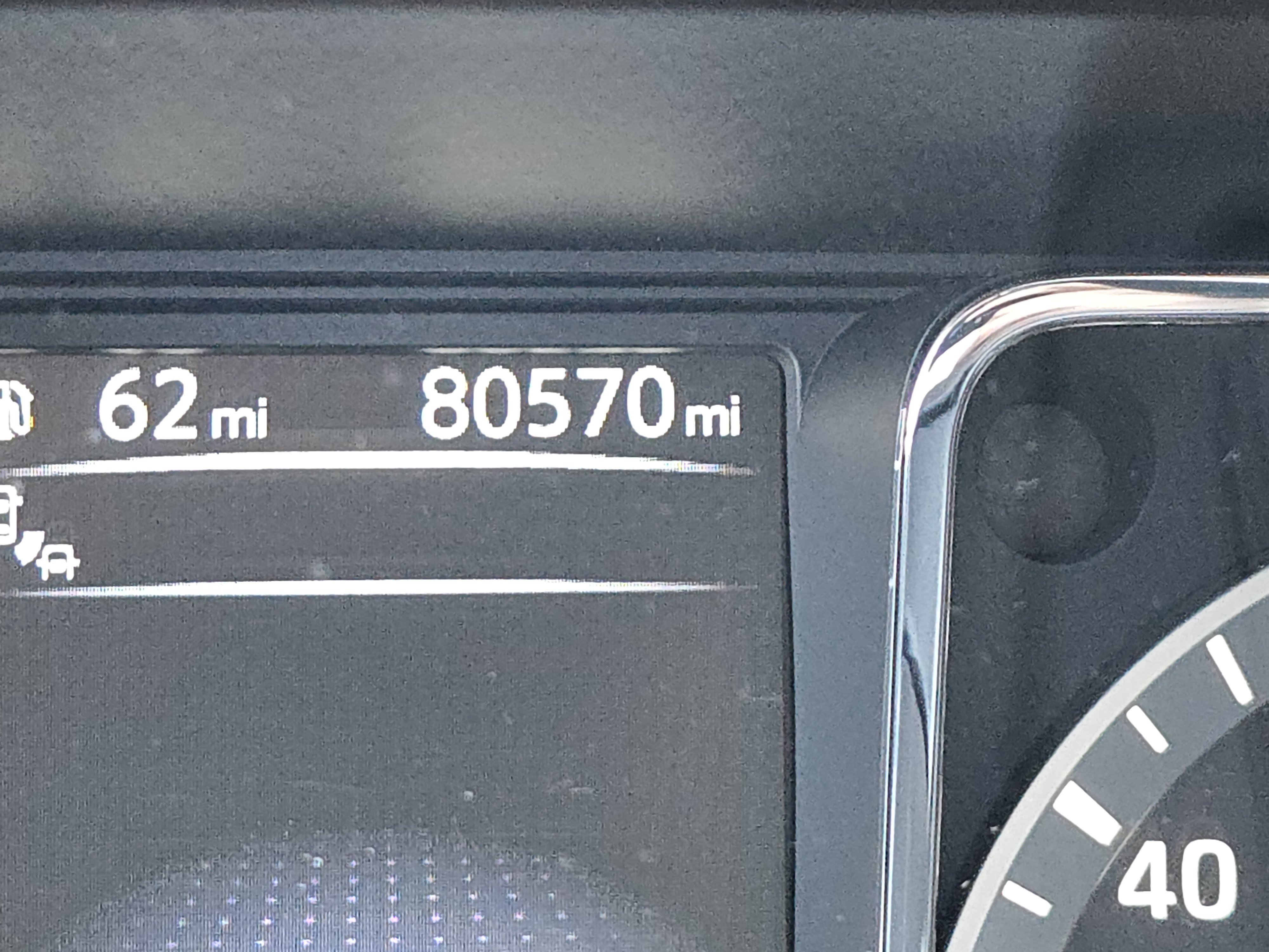 Used 2017 Nissan Titan SV image 31