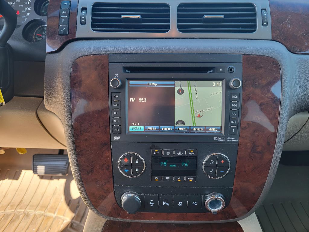 Used 2014 Chevrolet Suburban LTZ image 19