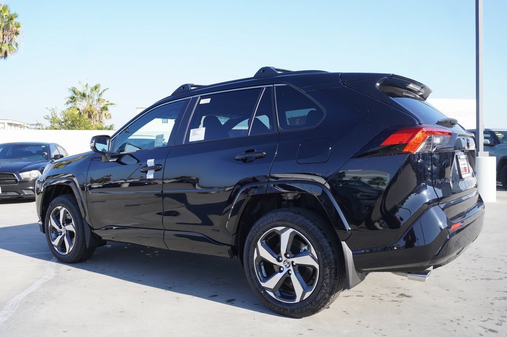 New 2025 Toyota RAV4 SE image 4