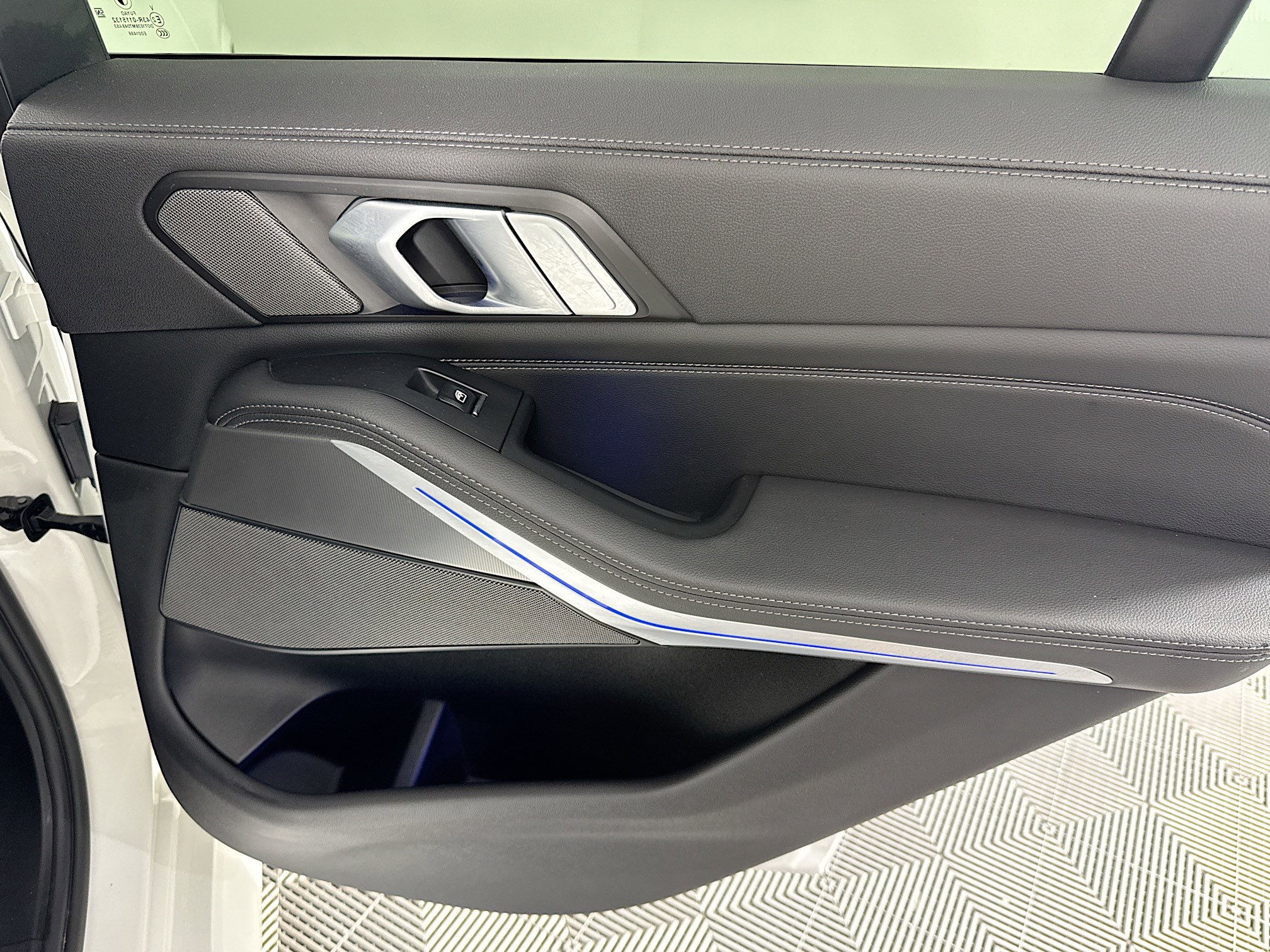 Used 2022 BMW X5 M50i w/ Parking Assistance Package image 27