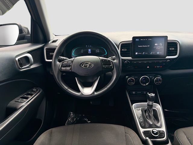 Certified 2024 Hyundai Venue SEL FWD image 20
