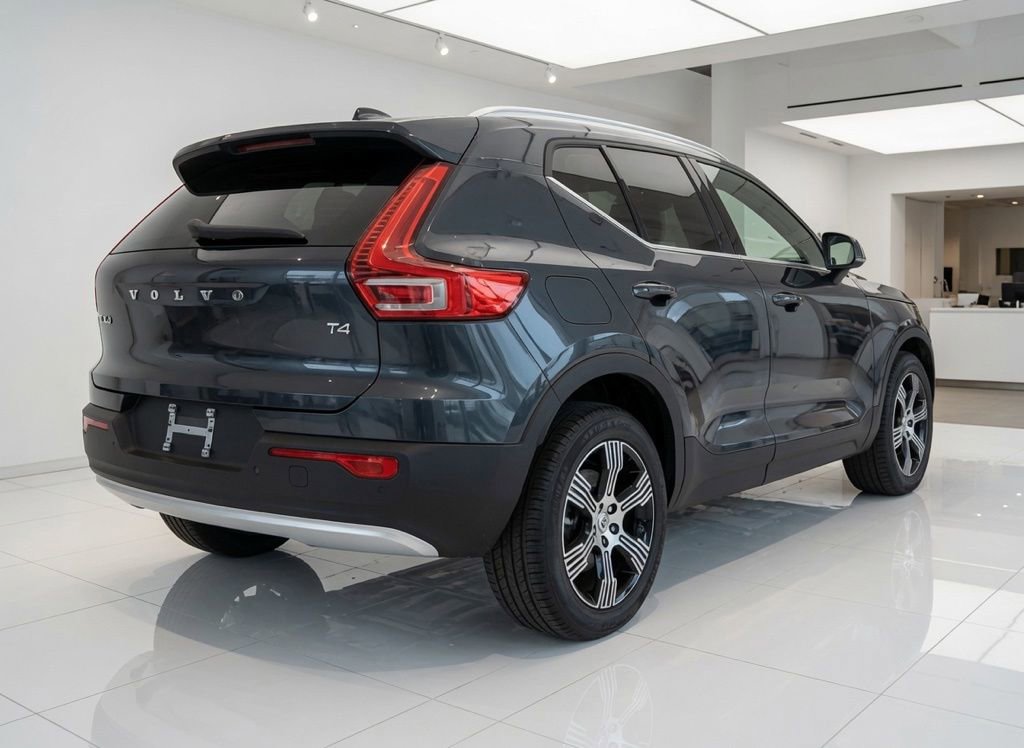 Used 2021 Volvo XC40 T4 Inscription FWD image 4
