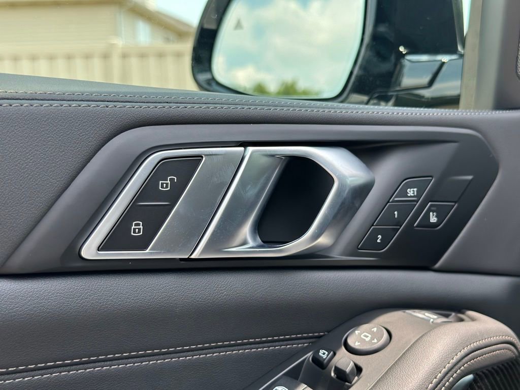 New 2026 BMW X5 M60i w/ Executive Package image 19