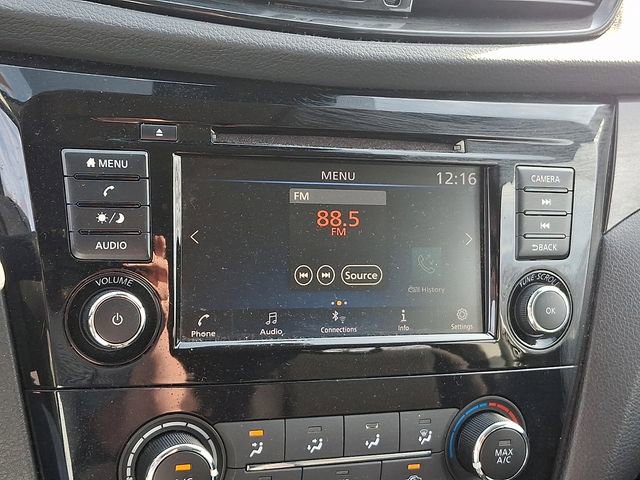 Used 2021 Nissan Rogue Sport S image 16