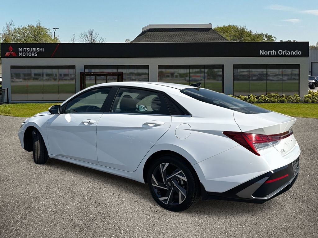 Used 2024 Hyundai Elantra SEL w/ Convenience Package image 3