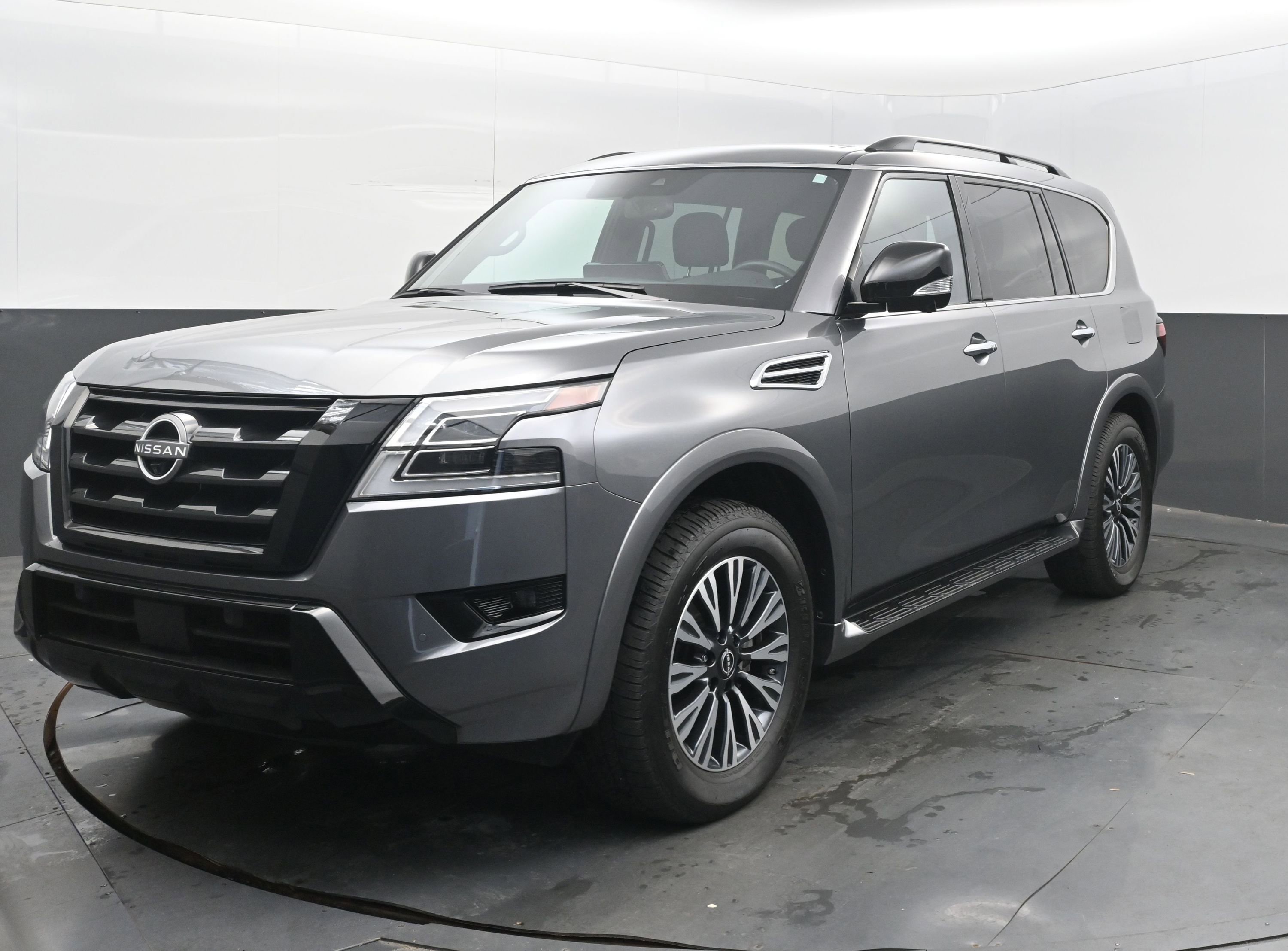 Used 2024 Nissan Armada SL w/ Midnight Edition Package image 4