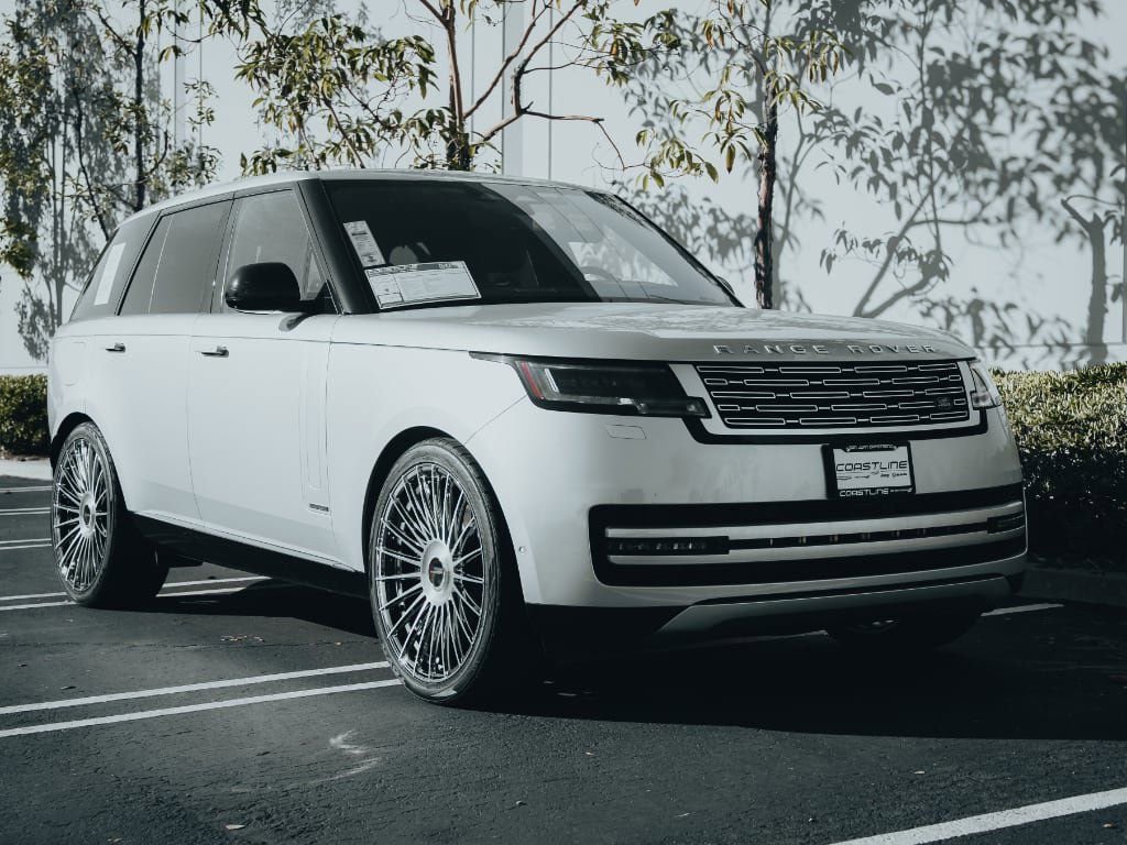 Used 2023 Land Rover Range Rover Autobiography AWD/4WD image 2