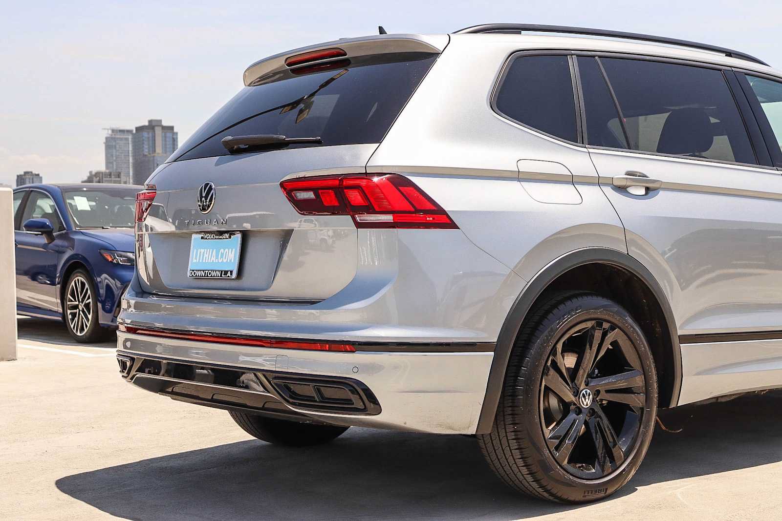 Certified 2023 Volkswagen Tiguan SE R-Line FWD image 9