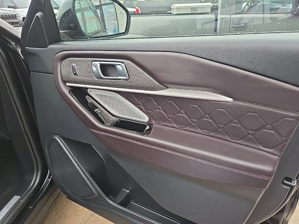 Used 2025 Ford Explorer Platinum w/ LUX Leather Package AWD/4WD image 69