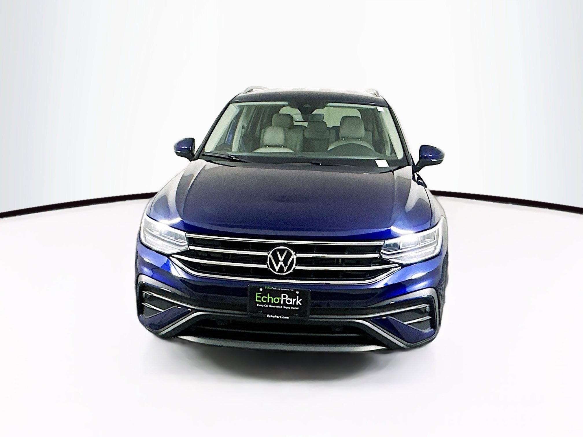 Used 2024 Volkswagen Tiguan SE FWD image 2