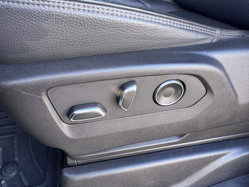 Used 2021 GMC Yukon Denali w/ Denali Ultimate Package image 13