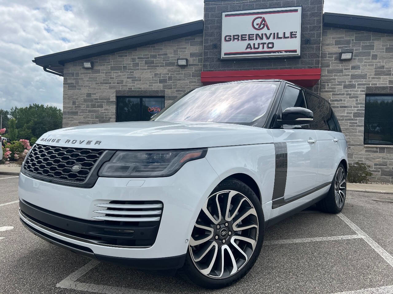 Used 2019 Land Rover Range Rover Supercharged image 1