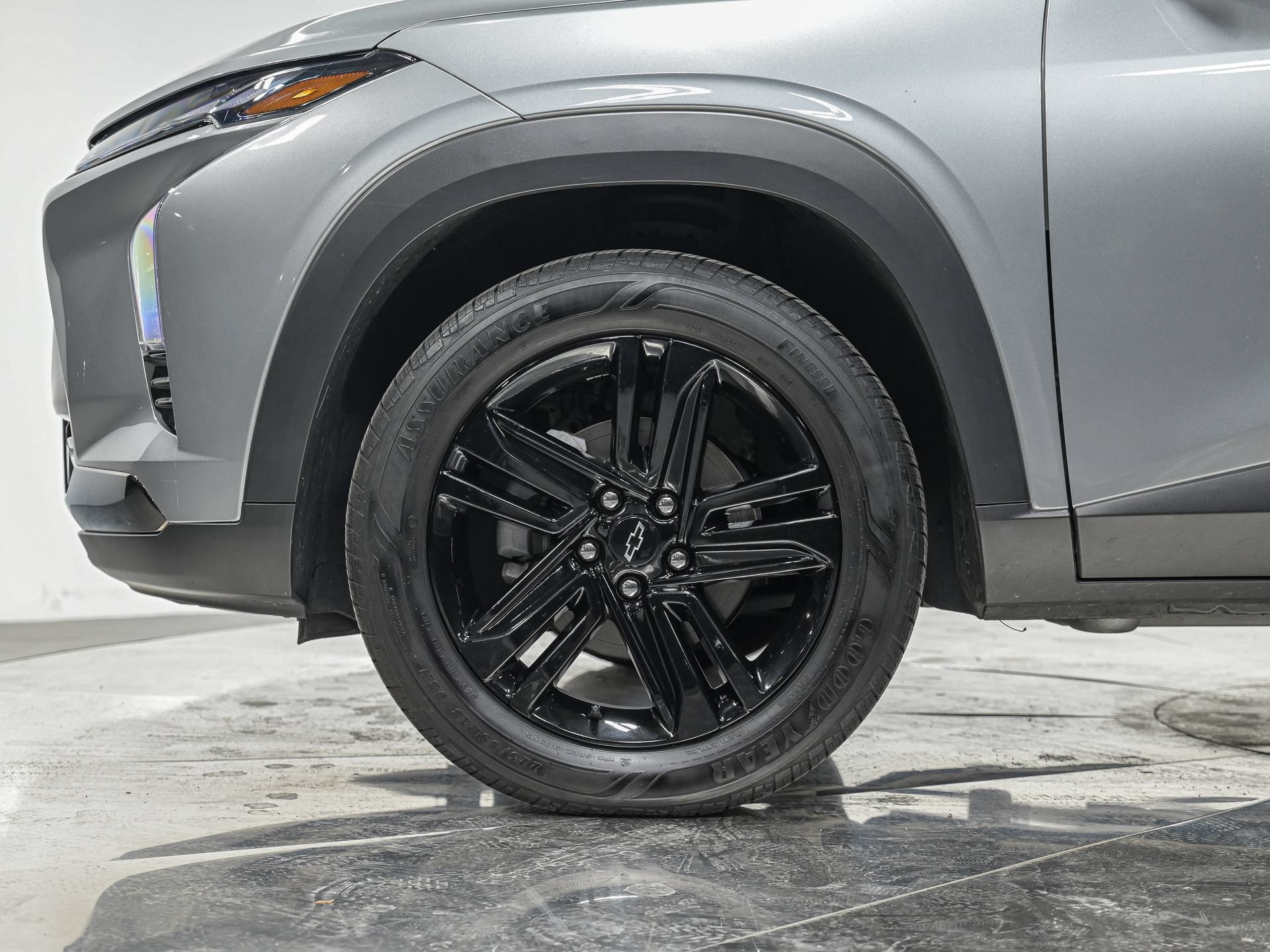 Used 2025 Chevrolet Trax ACTIV w/ Sunroof Package FWD image 3