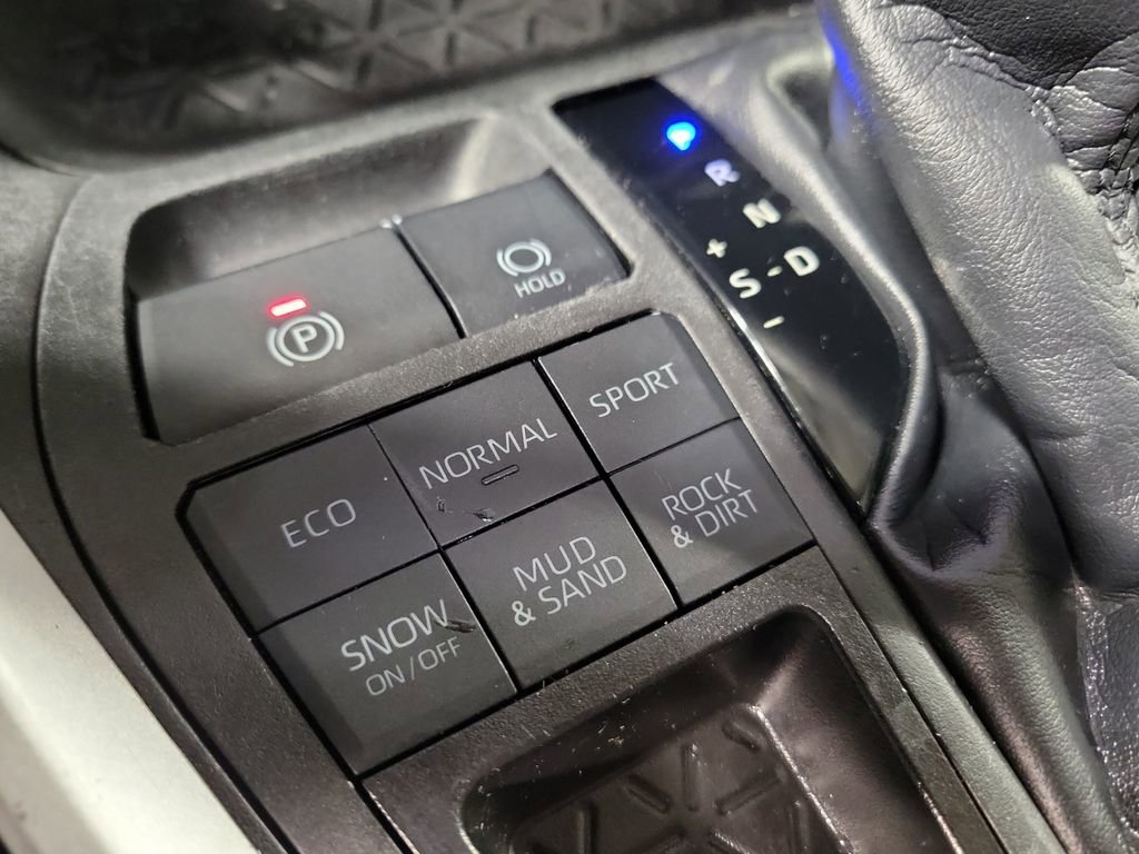 Used 2023 Toyota RAV4 LE image 15