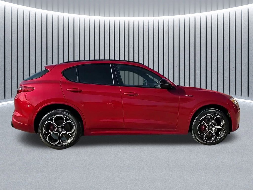 Used 2023 Alfa Romeo Stelvio Veloce image 2