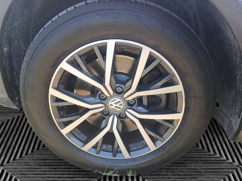 Used 2019 Volkswagen Tiguan SE w/ Panoramic Sunroof Package FWD image 5