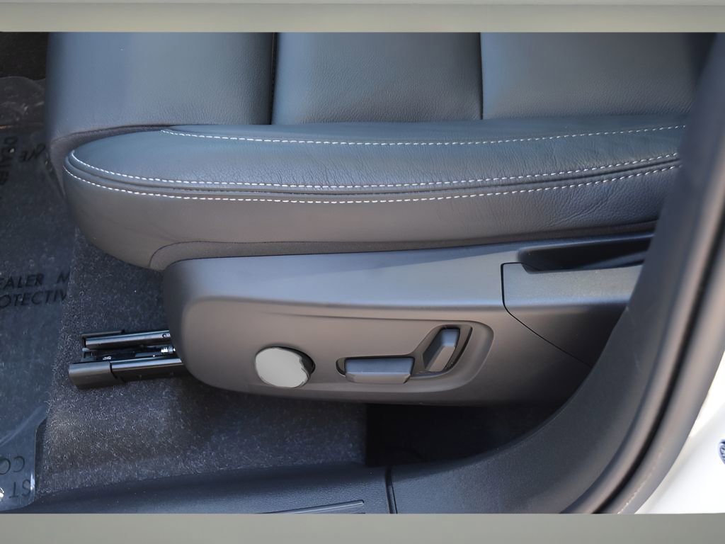 Used 2025 Volvo XC40 B5 Plus w/ Protection Package Premier image 26