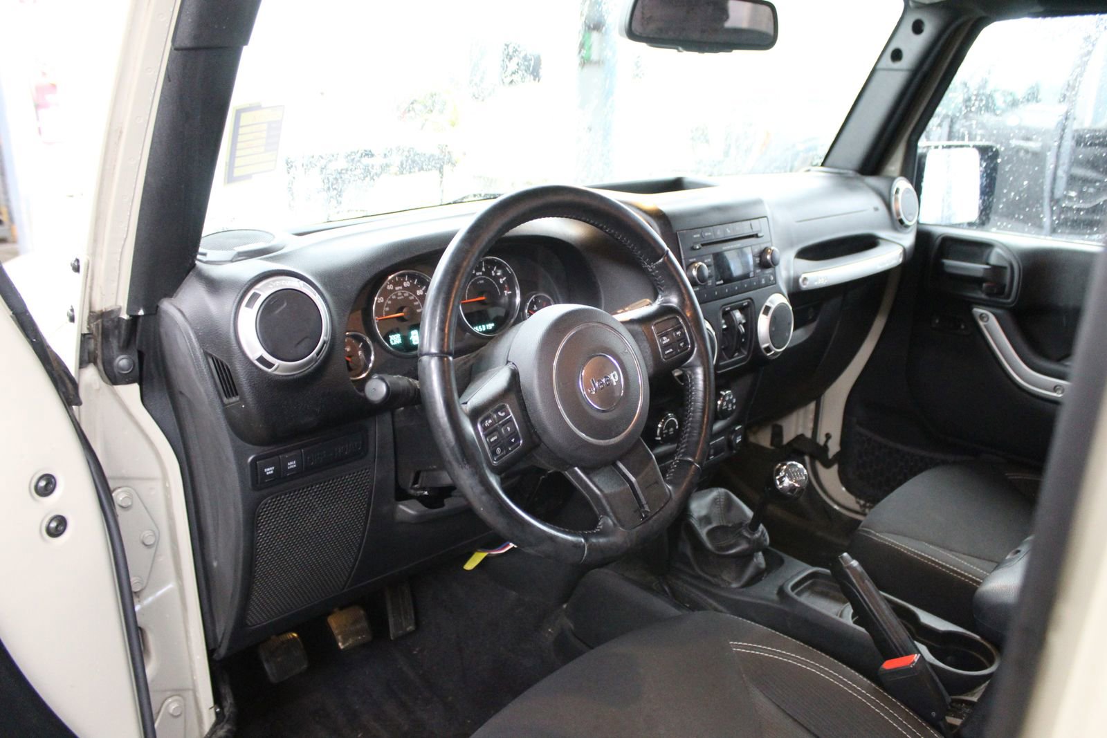 Used 2017 Jeep Wrangler Unlimited Rubicon w/ Connectivity Group image 10