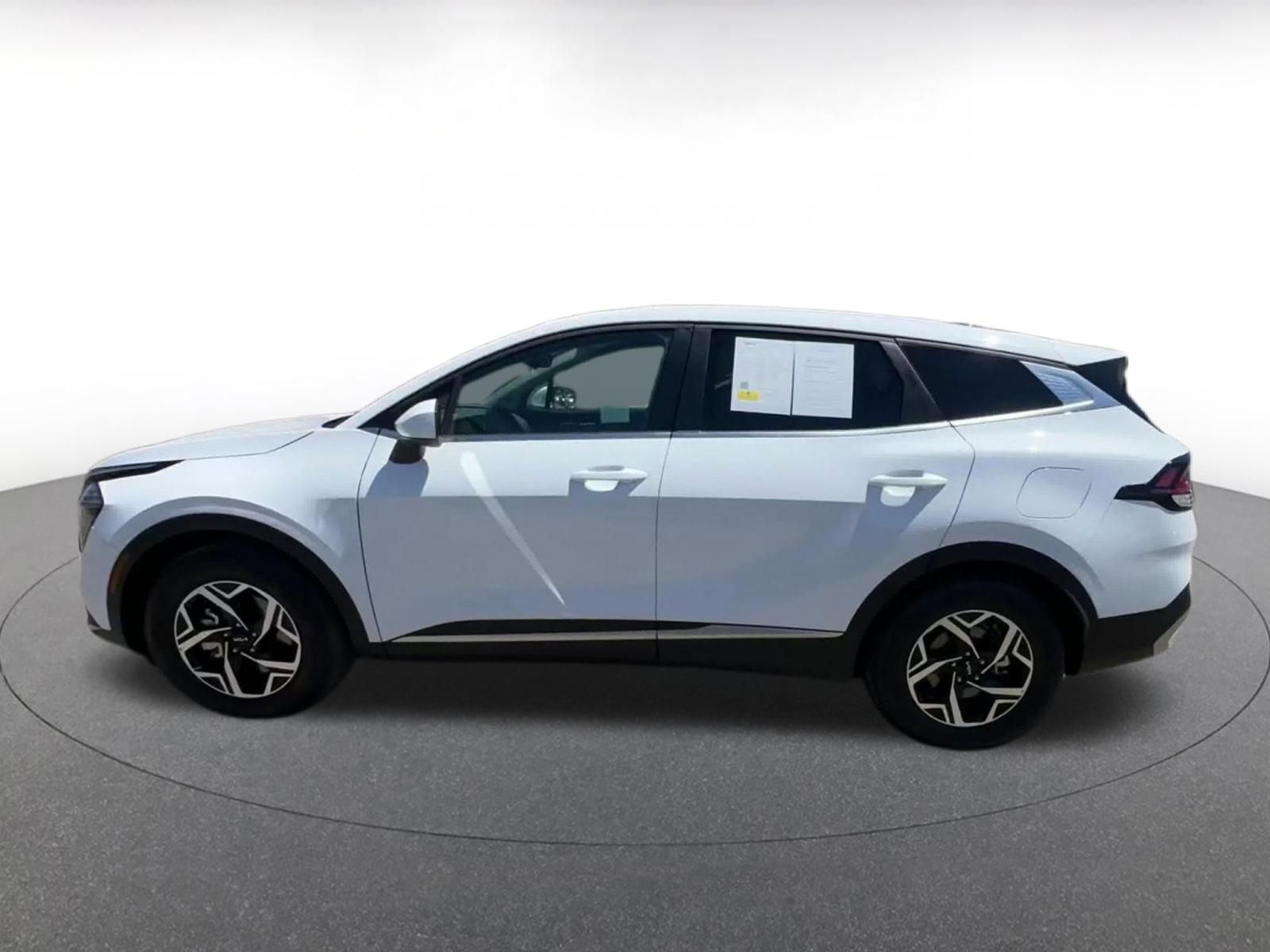 Used 2025 Kia Sportage LX FWD image 9