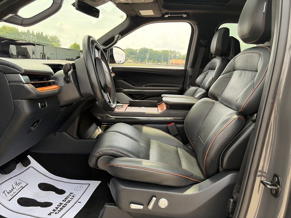 Used 2025 Lincoln Navigator L Black Label AWD/4WD image 16