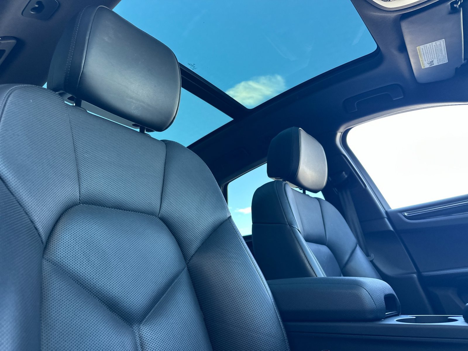 Certified 2024 Porsche Macan AWD/4WD image 27