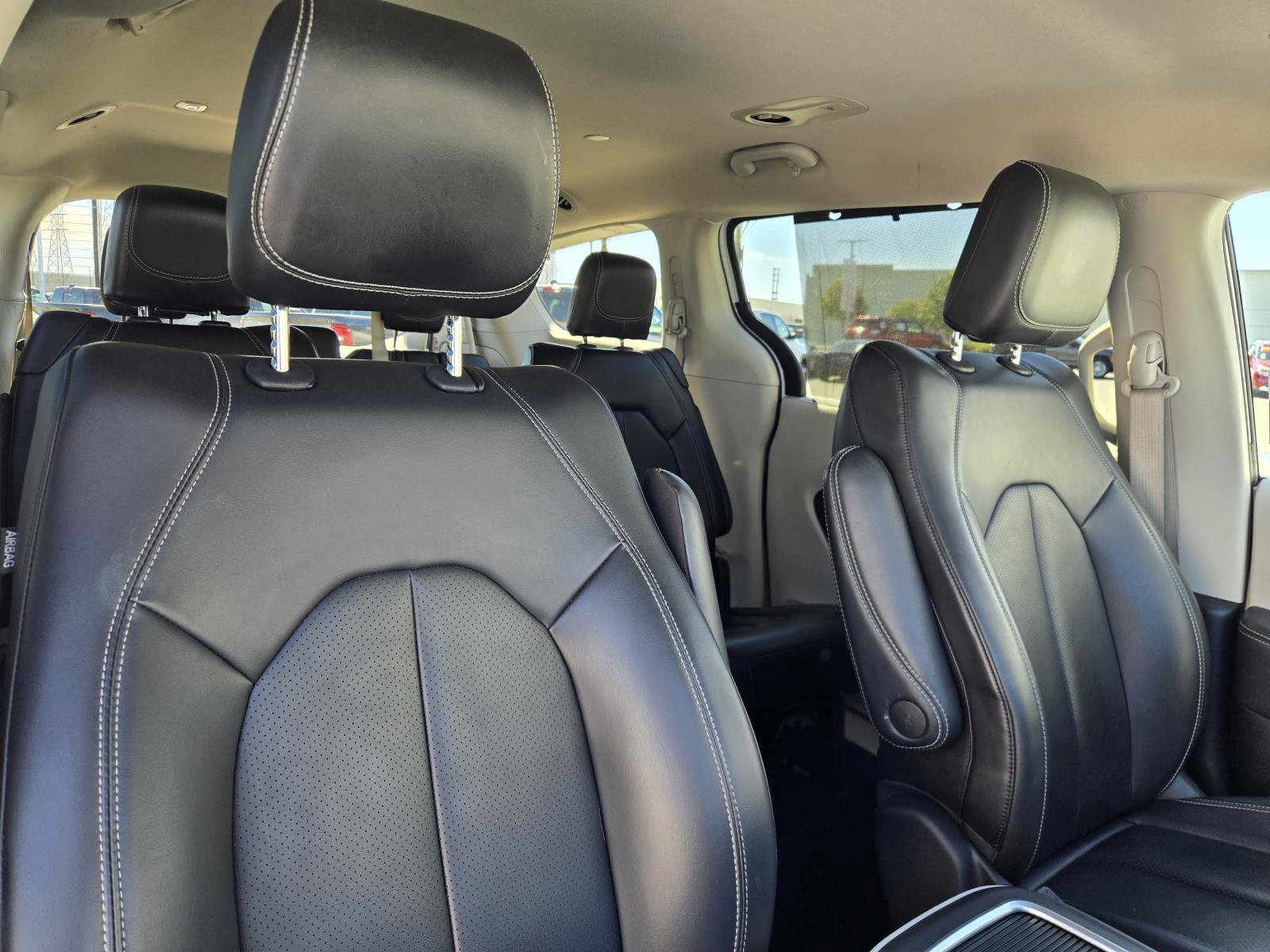 Certified 2023 Chrysler Pacifica Touring-L image 30