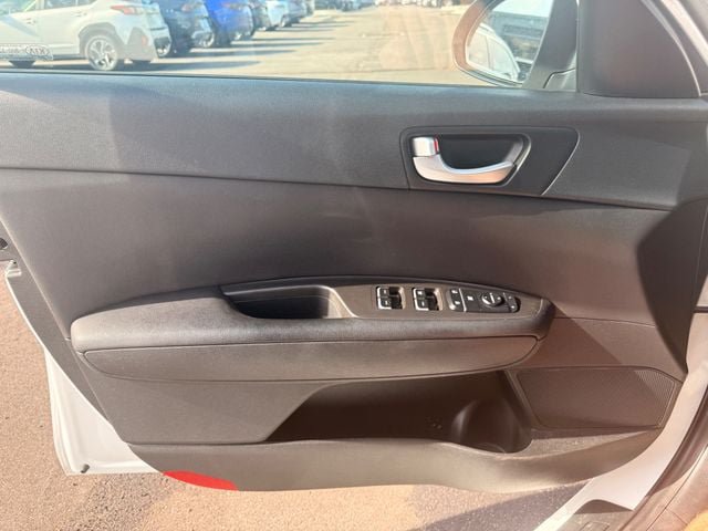 Used 2017 Kia Optima LX w/ Option Group 014 FWD image 7