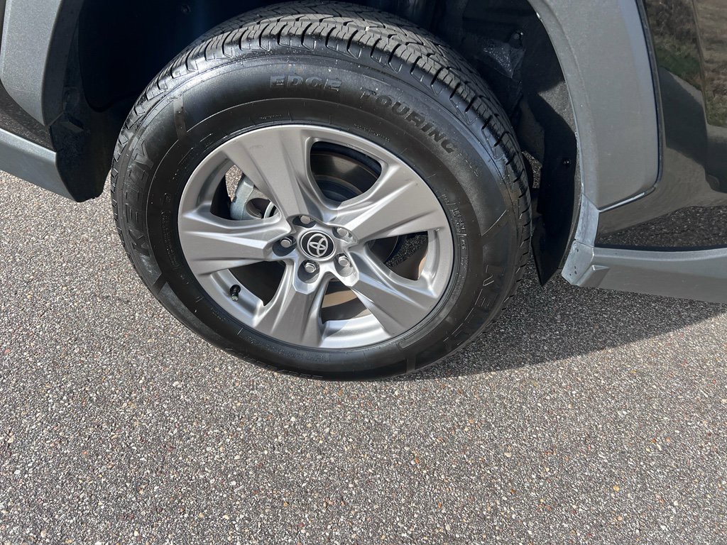 Used 2024 Toyota RAV4 XLE w/ Convenience Package image 4