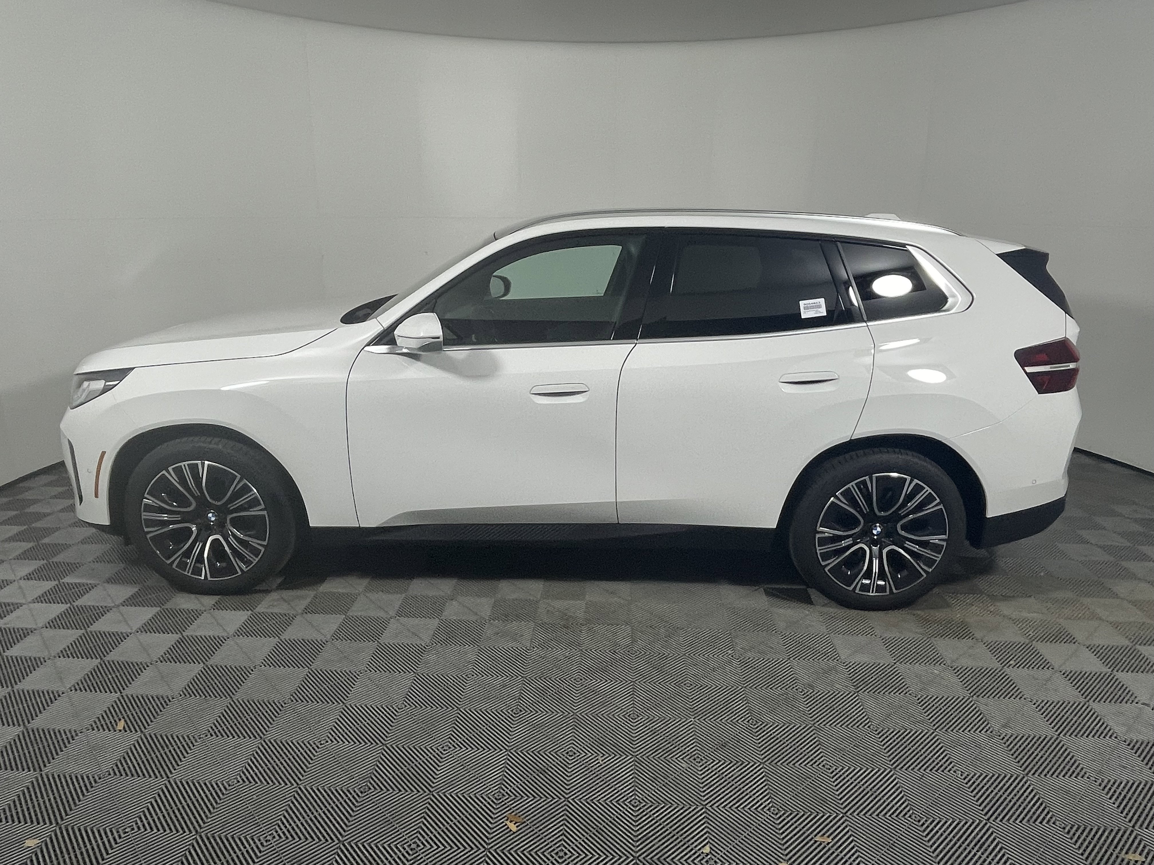 Used 2025 BMW X3 xDrive30i w/ Convenience Package image 2