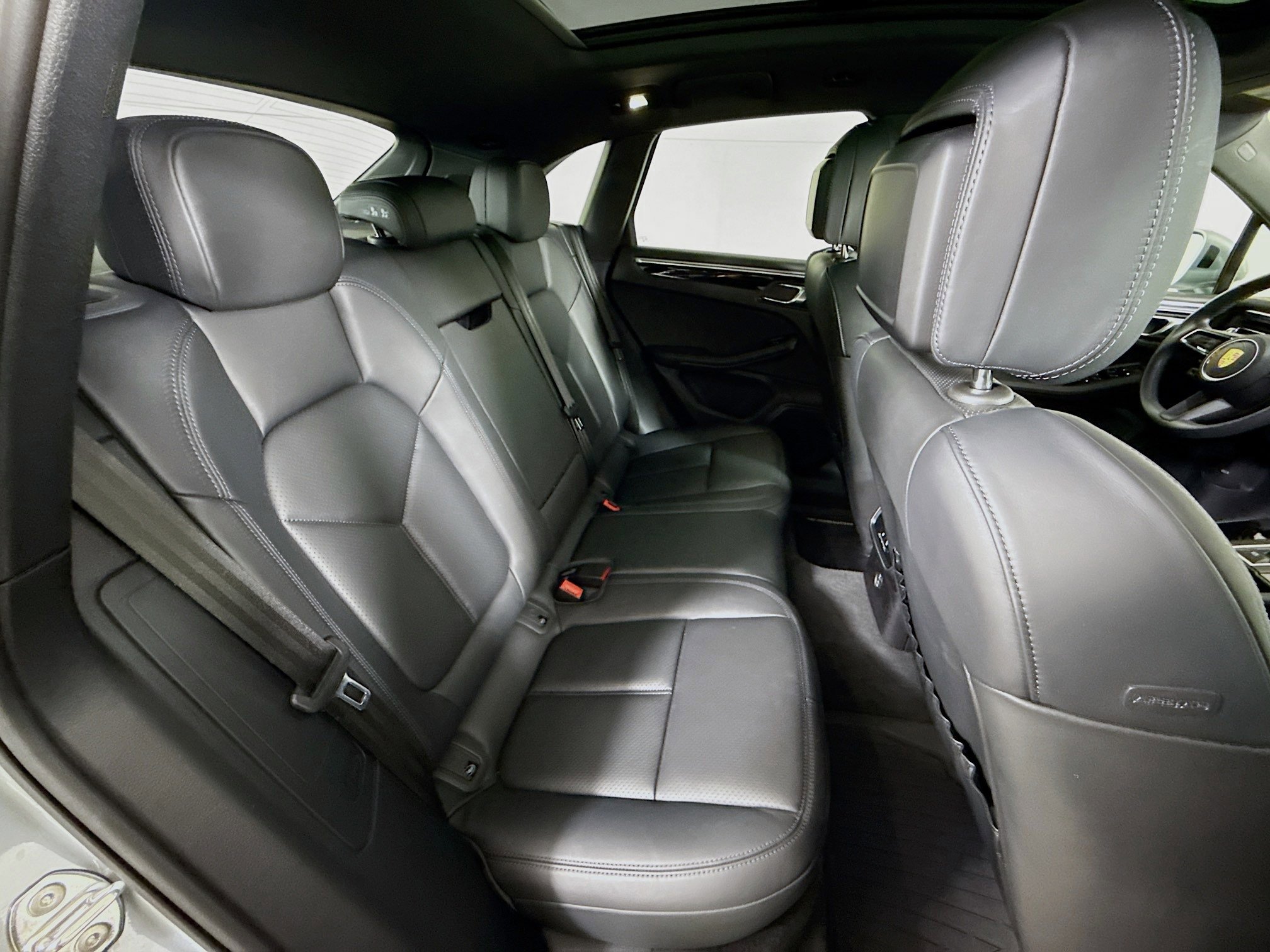 Used 2023 Porsche Macan S image 26