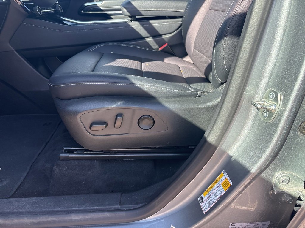 Certified 2025 Chevrolet Traverse LT image 10