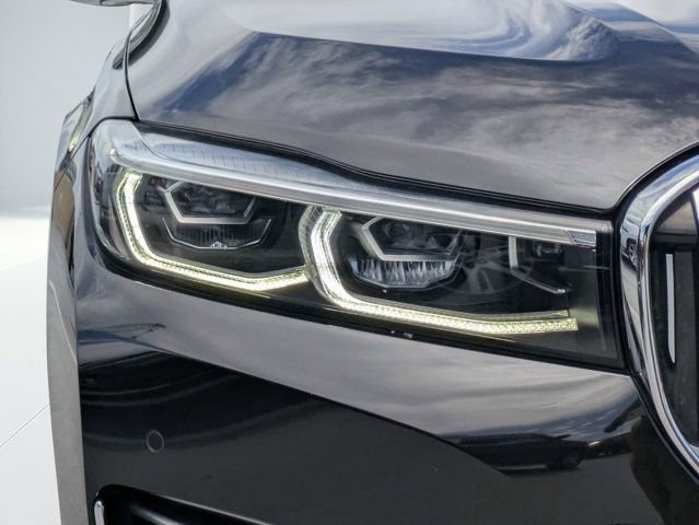 Used 2020 BMW 750i xDrive w/ Cold Weather Package AWD/4WD image 9