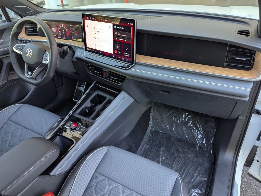 New 2025 Volkswagen Tiguan SE R-Line image 21