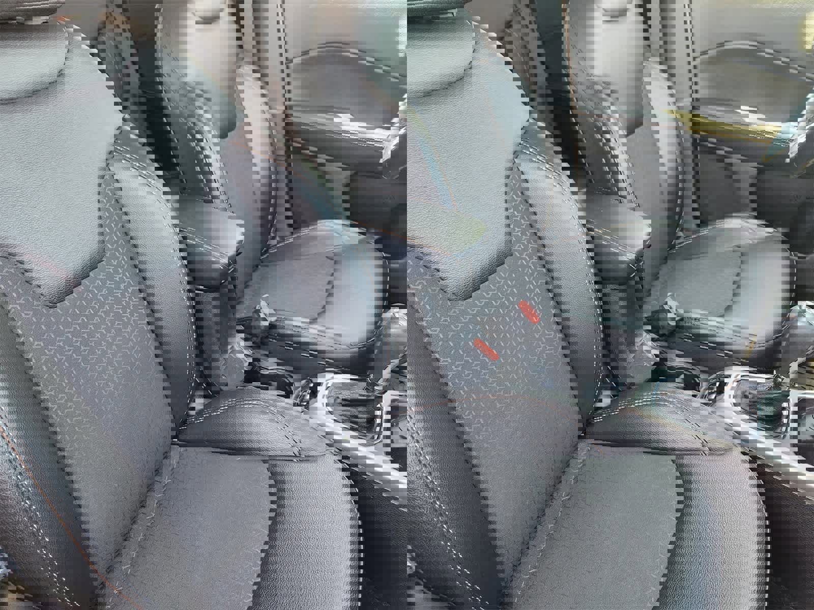 Used 2018 Jeep Compass Latitude w/ Cold Weather Group image 13