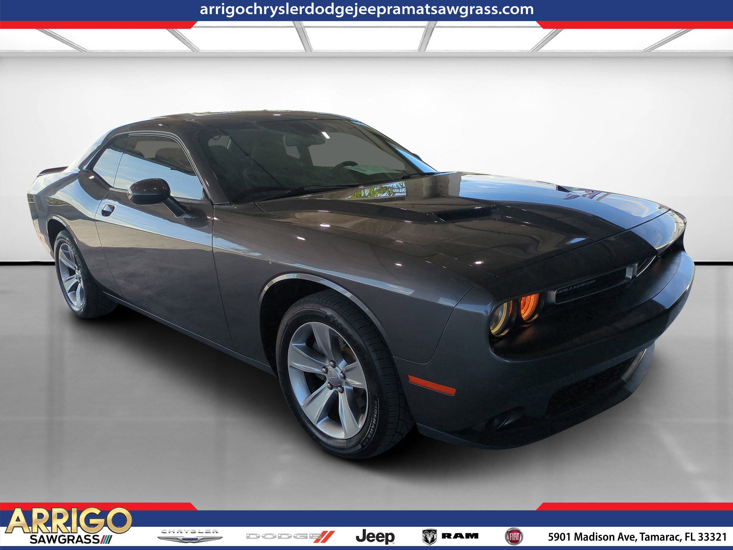 Used 2019 Dodge Challenger SXT image 1