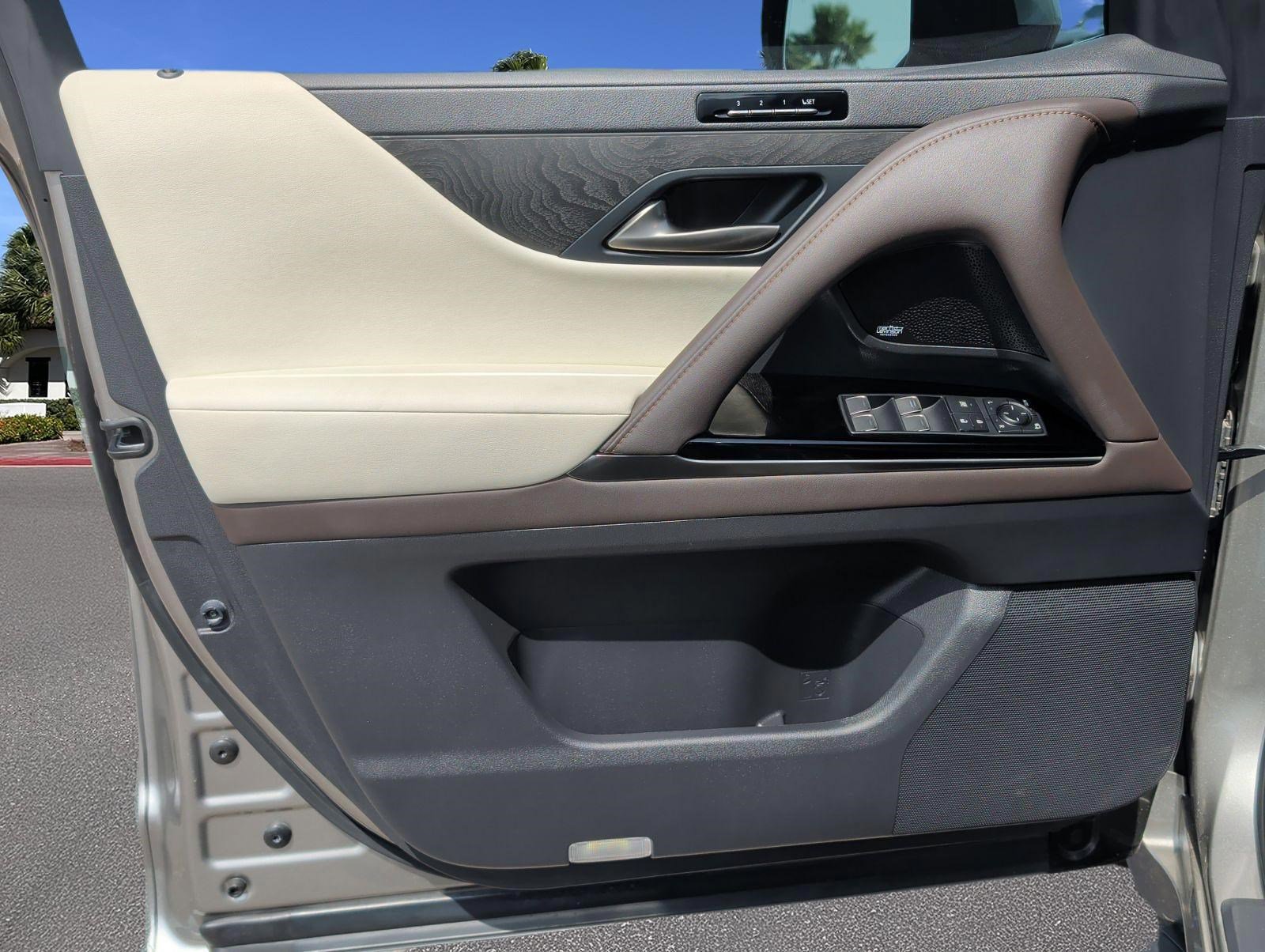 Used 2023 Lexus LX 600 4WD w/ Accessory Package (Z1) image 8