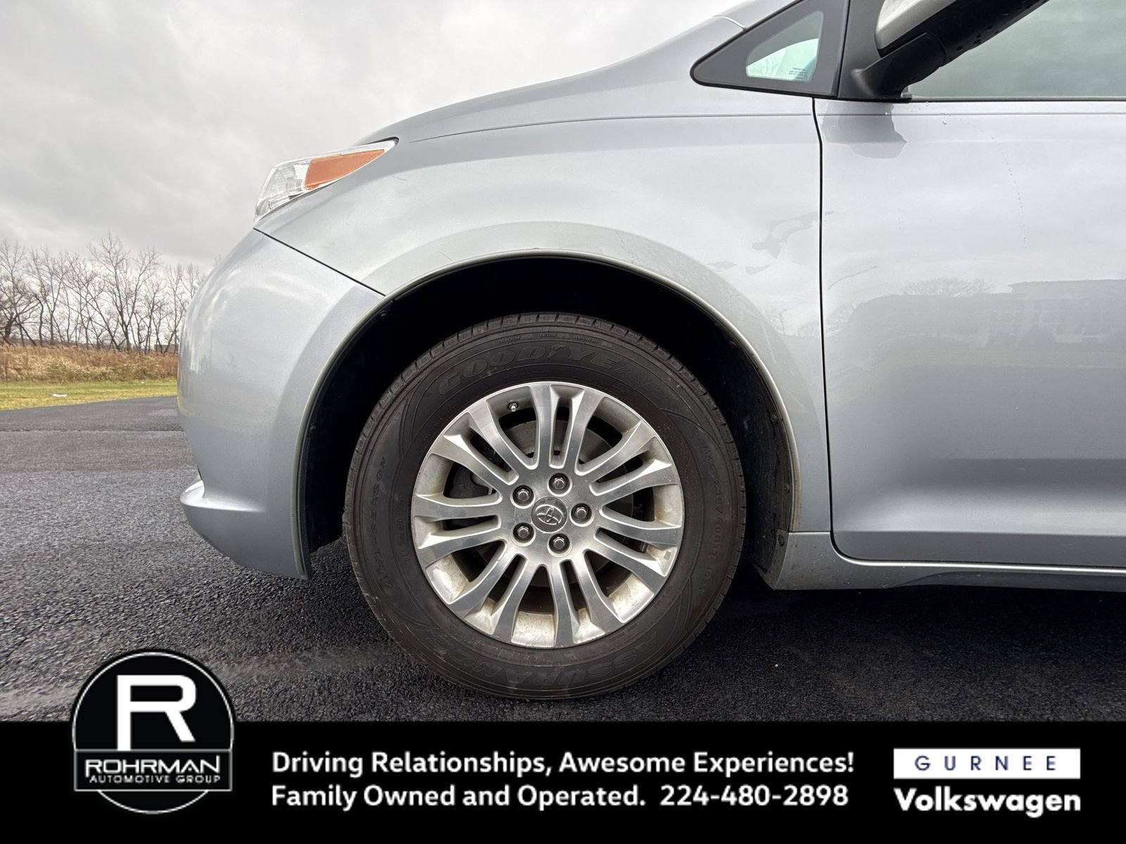 Used 2014 Toyota Sienna XLE image 11