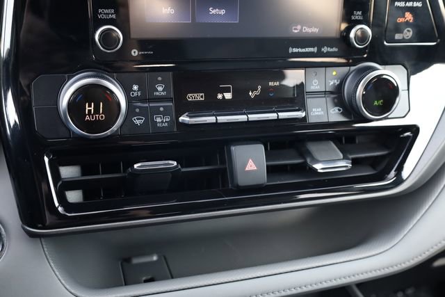 Used 2022 Toyota Highlander LE image 23