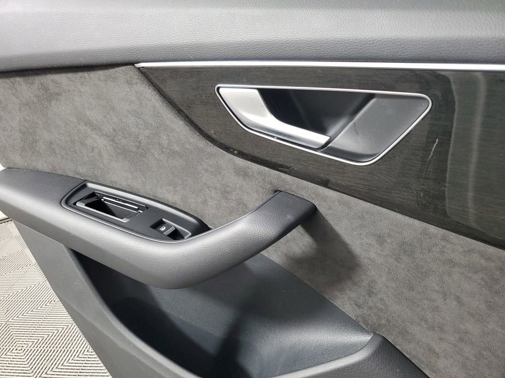 Used 2022 Audi SQ8 Premium Plus w/ Black Optic Package image 17