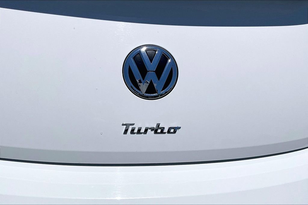 Used 2018 Volkswagen Beetle 2.0T S FWD image 22