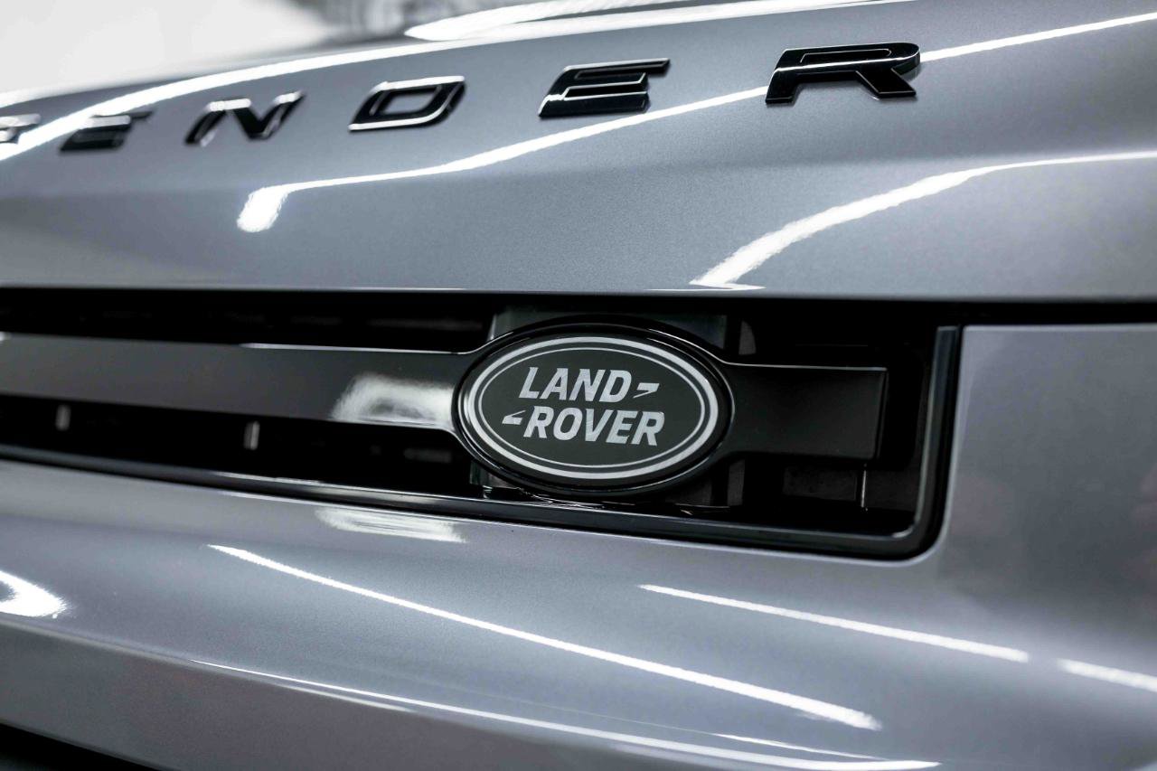 Used 2023 Land Rover Defender 130 SE image 14