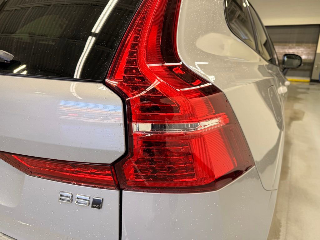 Used 2025 Volvo XC60 B5 Plus w/ Climate Package image 5