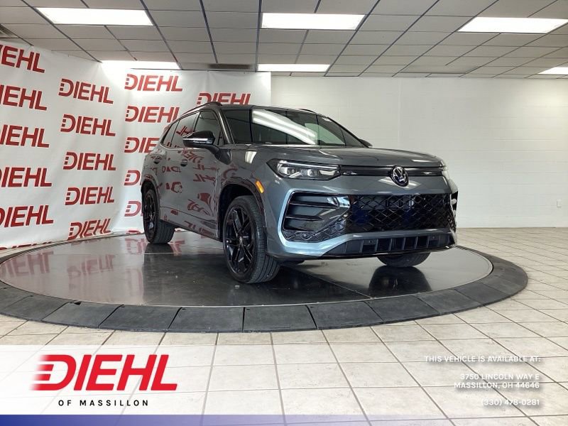 Used 2025 Volkswagen Tiguan SE R-Line AWD/4WD image 1