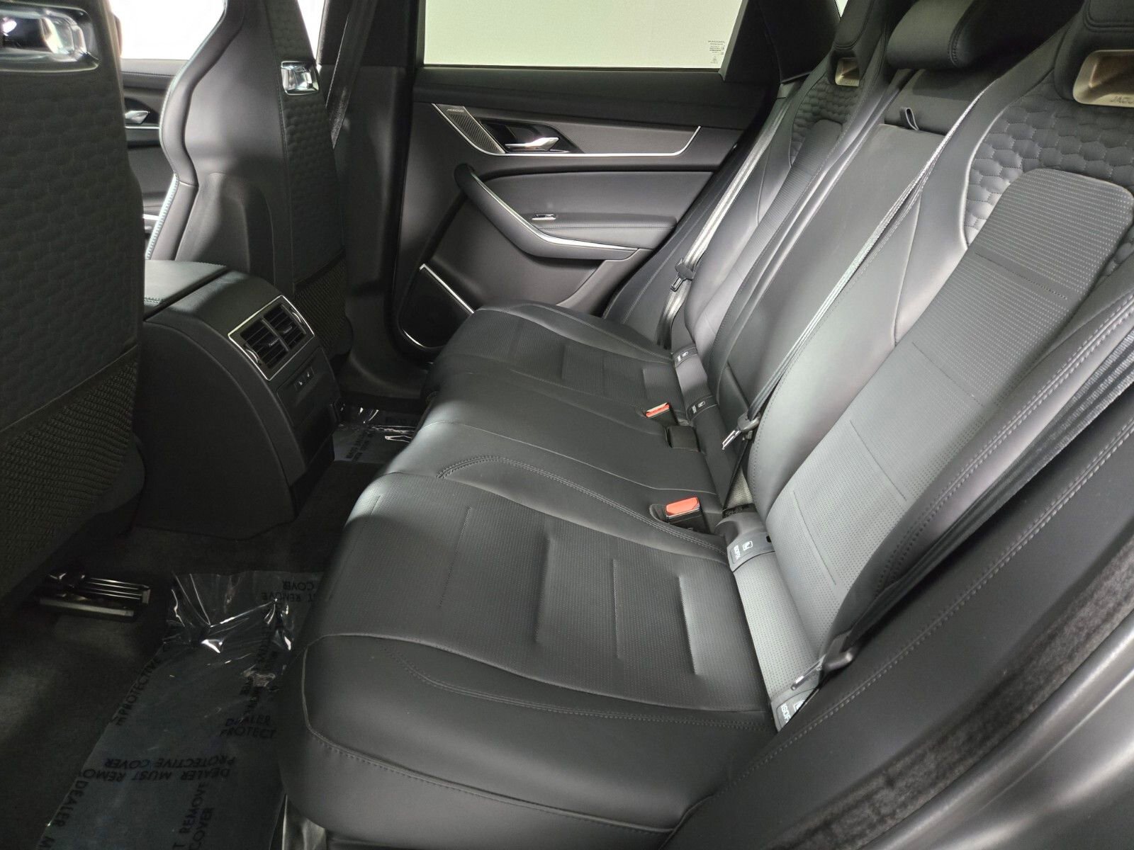 Used 2023 Jaguar F-PACE SVR image 5