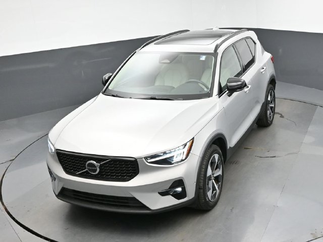 Used 2024 Volvo XC40 B5 Plus AWD/4WD image 43