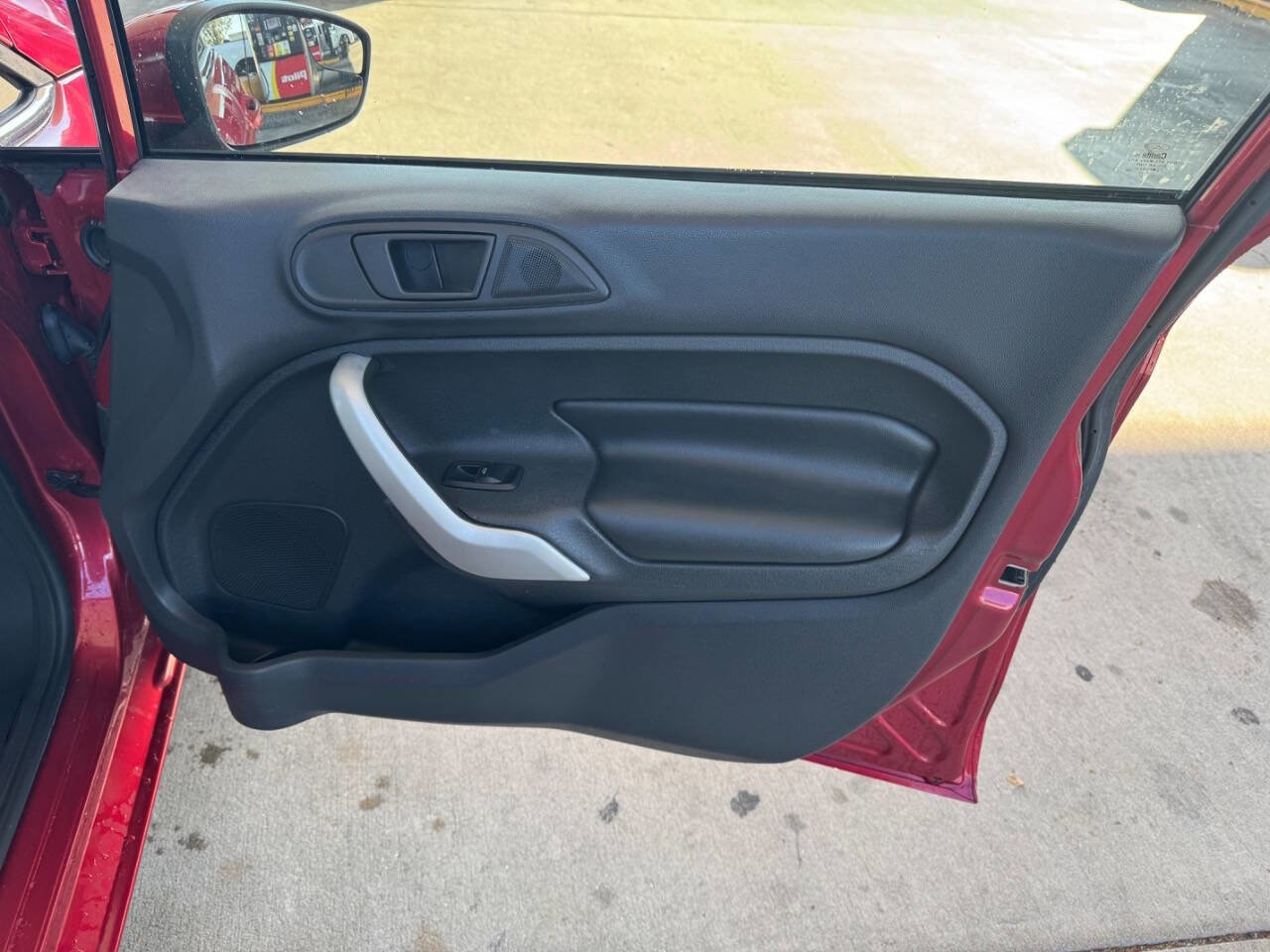 Used 2012 Ford Fiesta SEL image 19