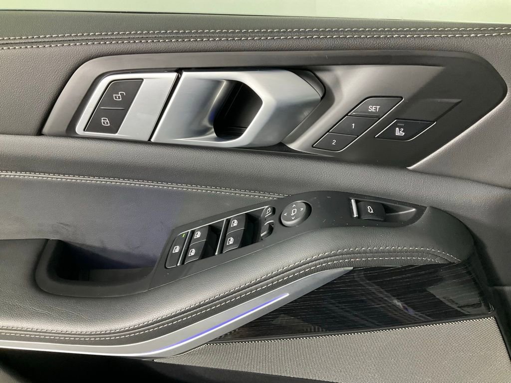 Used 2025 BMW X5 xDrive40i w/ Executive Package image 14