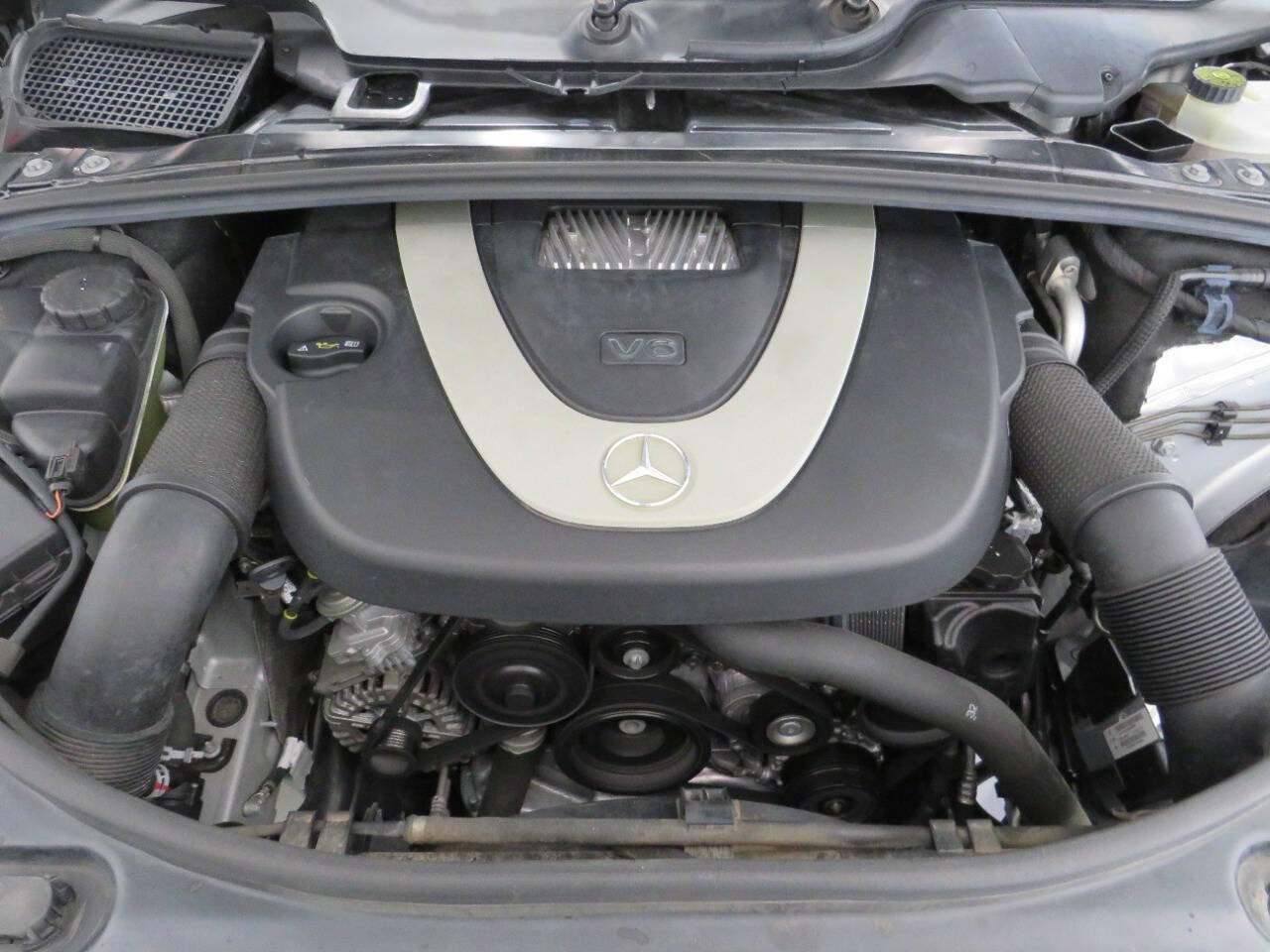 Used 2010 Mercedes-Benz R 350 4MATIC image 26