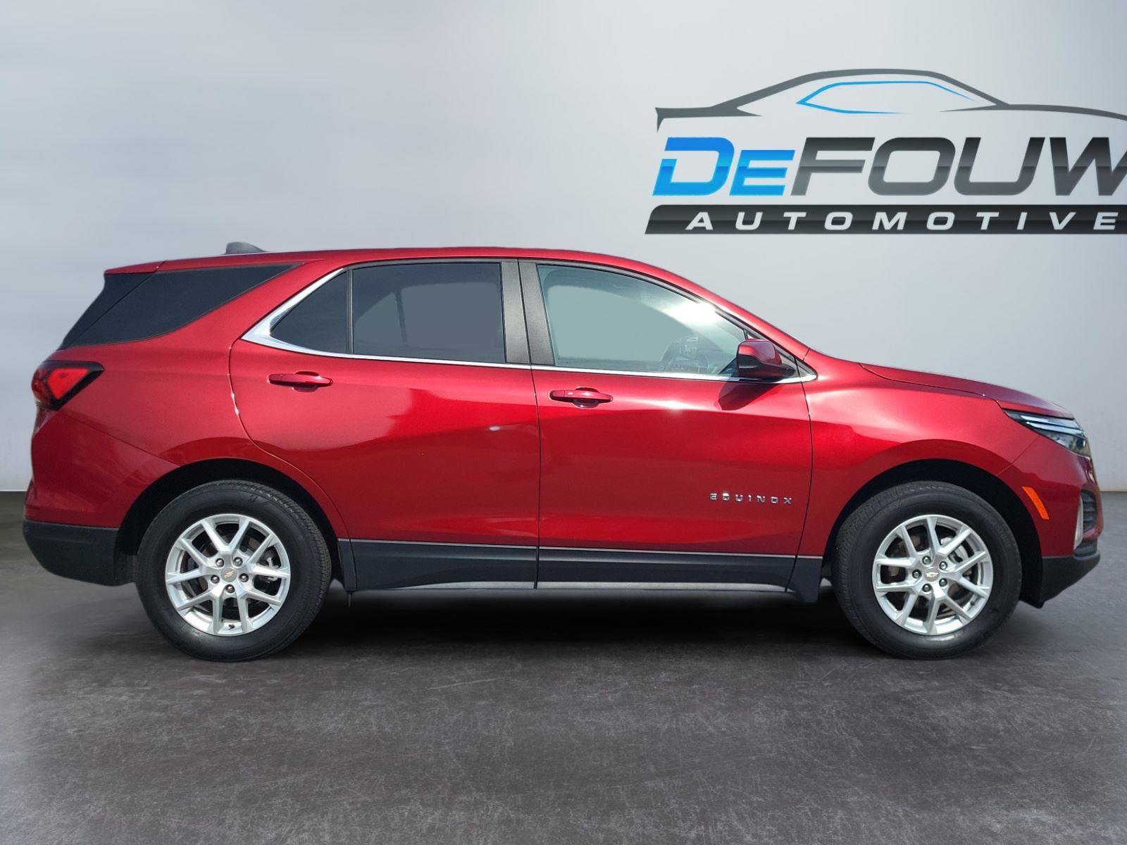 Used 2024 Chevrolet Equinox LT image 2